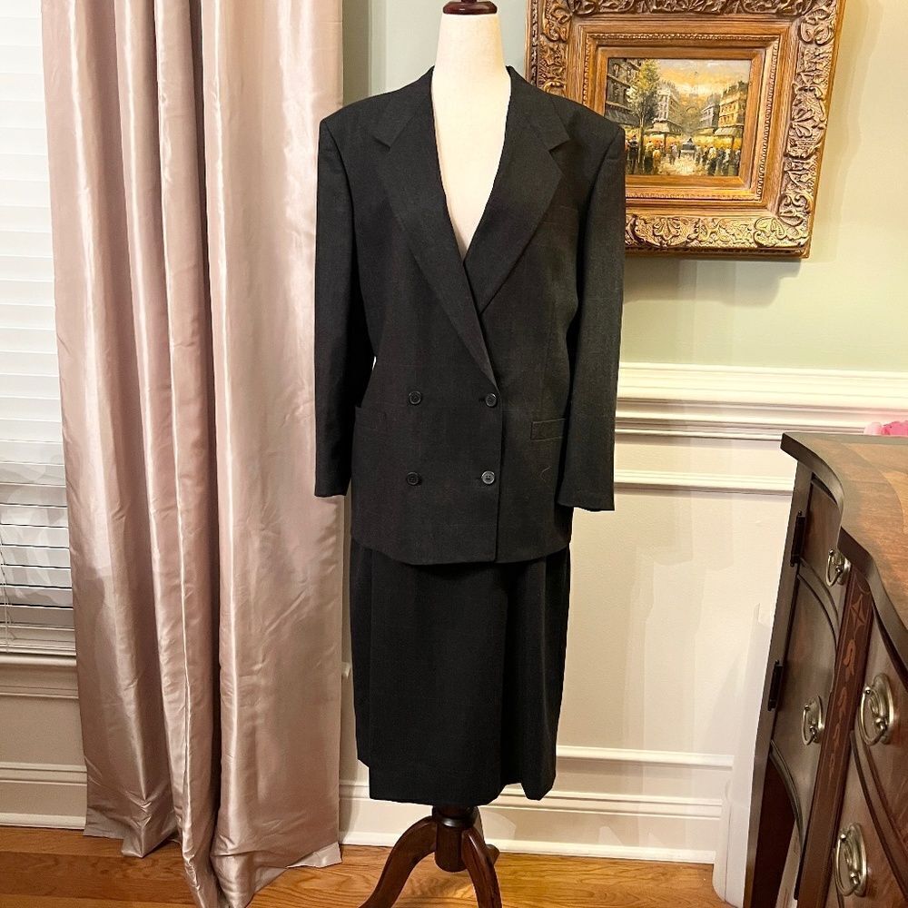 EUC Women's Vintage Burberry's Midi Skirt Suit Jacket Gray Wool US Size 6 or 42